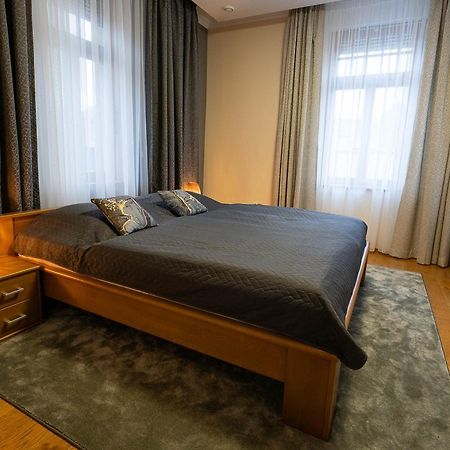 Executive 2-Bdrm Central Suite Ústí nad Labem Buitenkant foto
