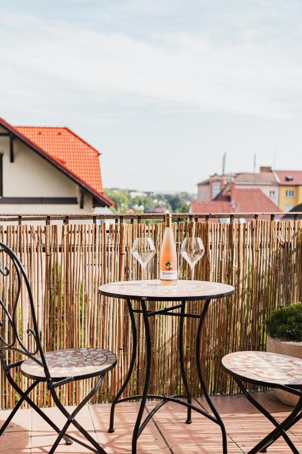 Executive 2-Bdrm Central Suite Ústí nad Labem Buitenkant foto