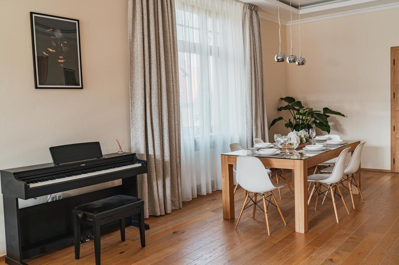 Executive 2-Bdrm Central Suite Ústí nad Labem Buitenkant foto