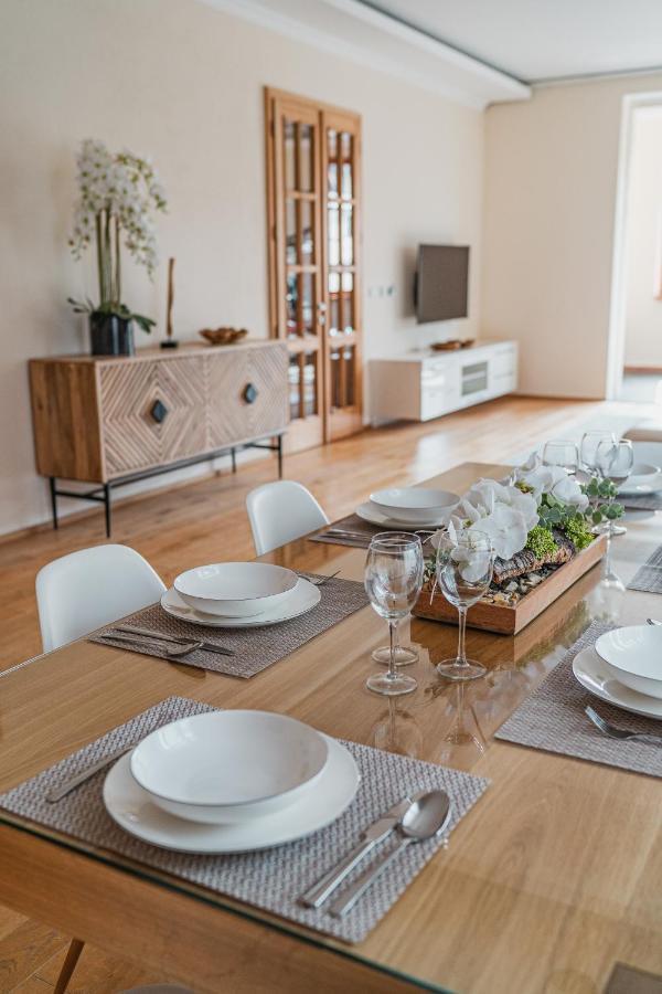 Executive 2-Bdrm Central Suite Ústí nad Labem Buitenkant foto