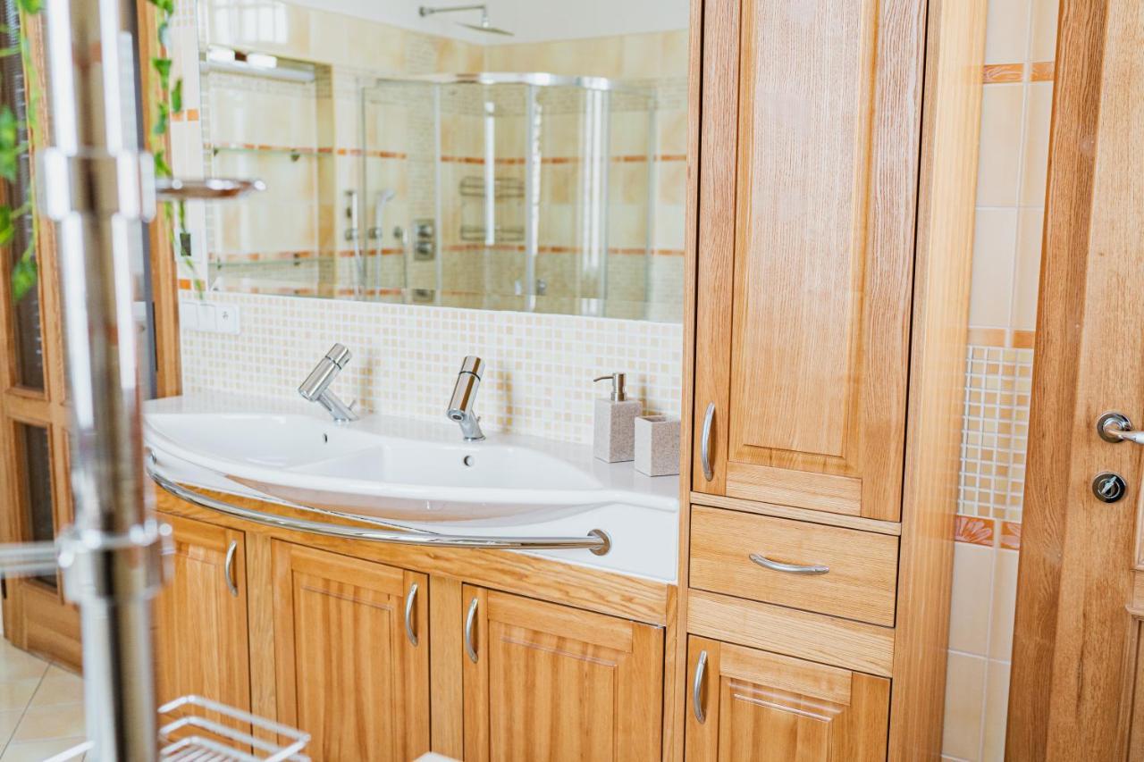 Executive 2-Bdrm Central Suite Ústí nad Labem Buitenkant foto