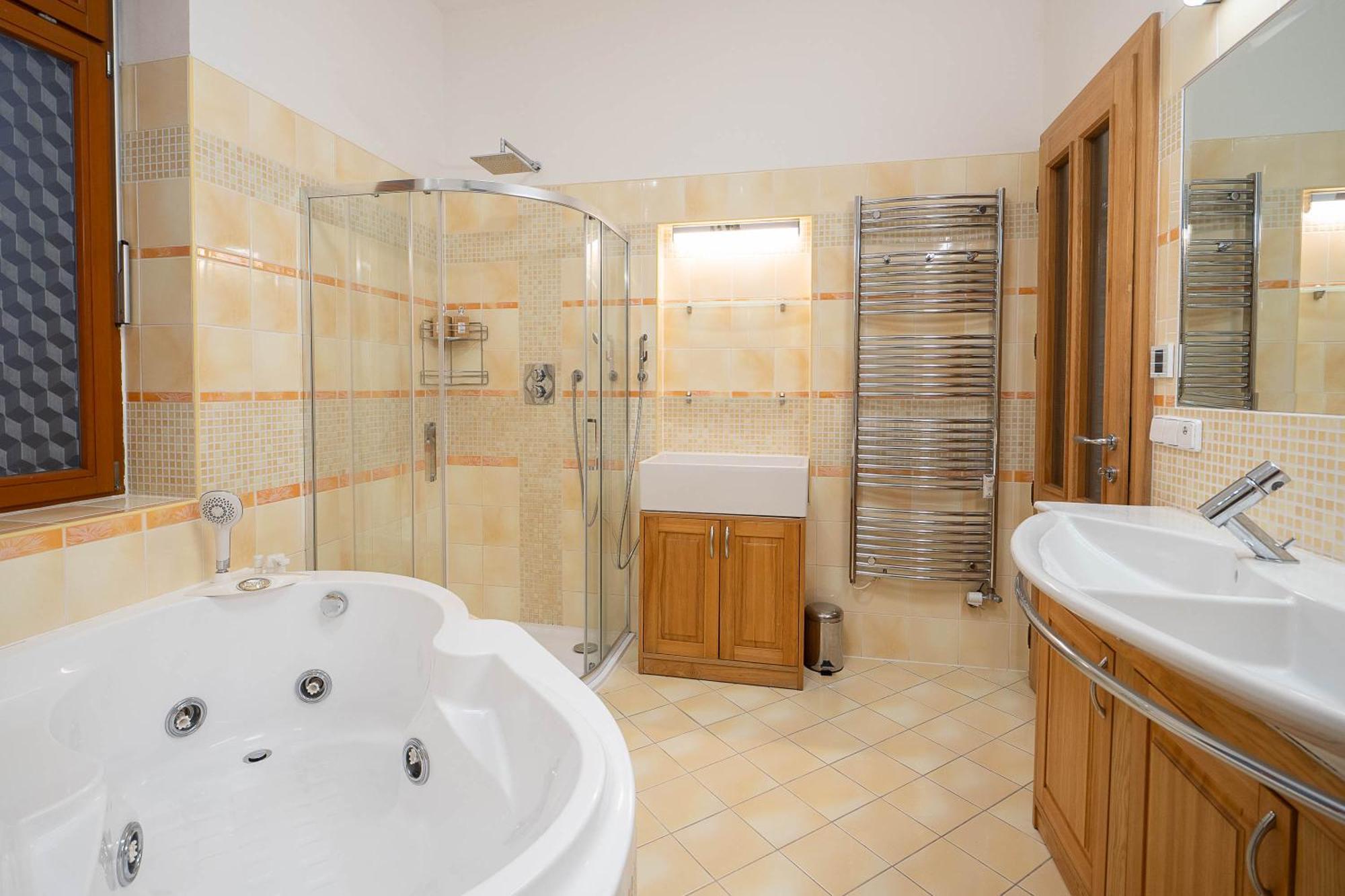 Executive 2-Bdrm Central Suite Ústí nad Labem Buitenkant foto