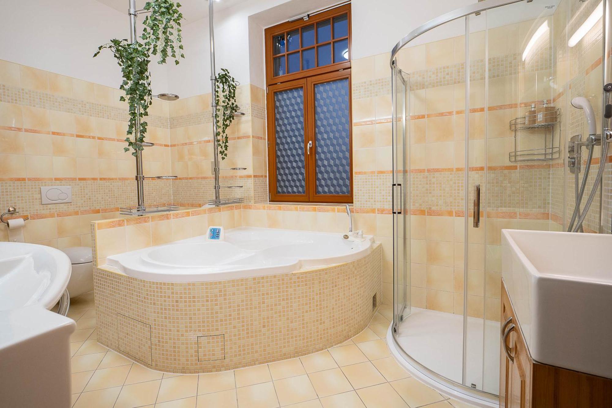 Executive 2-Bdrm Central Suite Ústí nad Labem Buitenkant foto