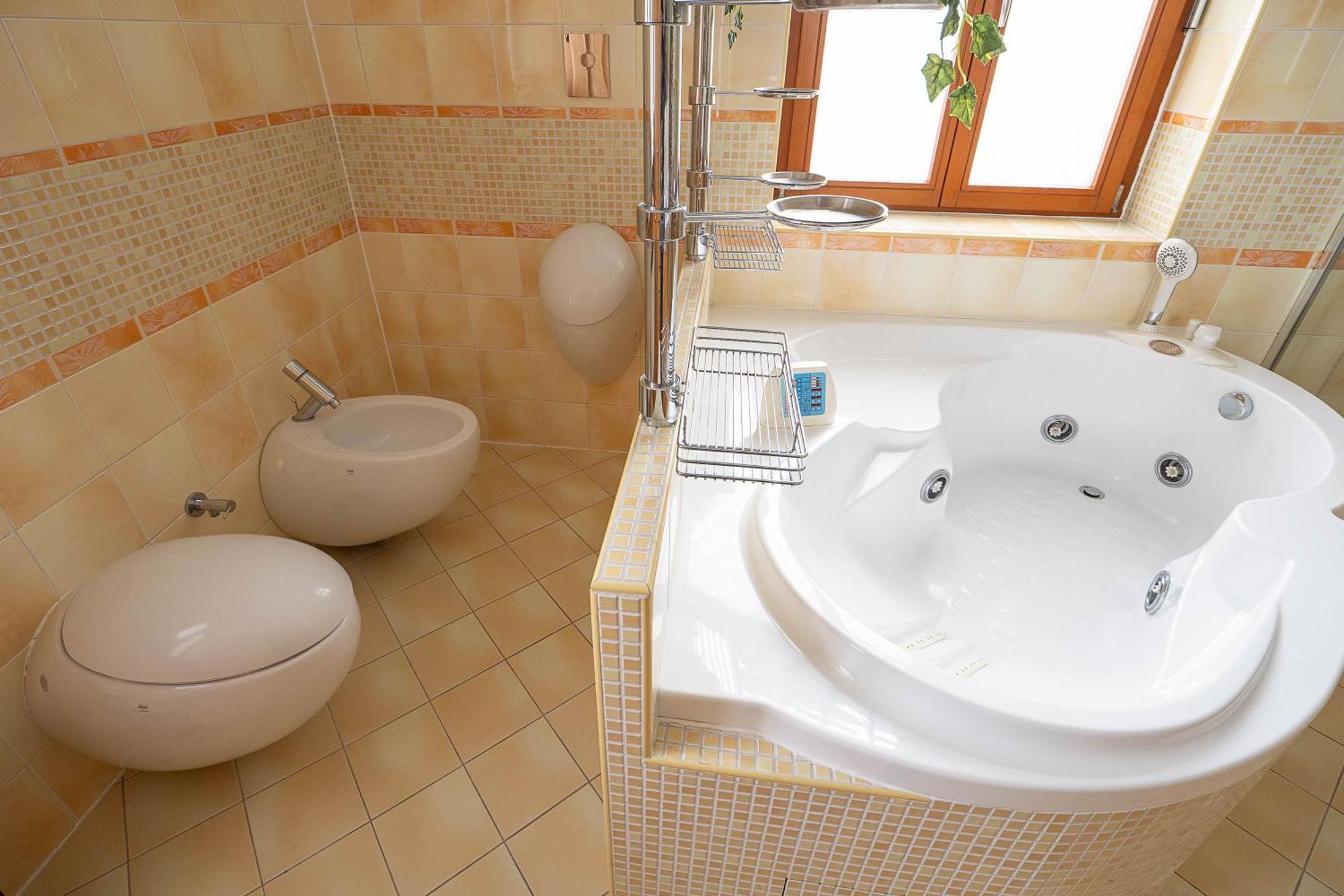 Executive 2-Bdrm Central Suite Ústí nad Labem Buitenkant foto